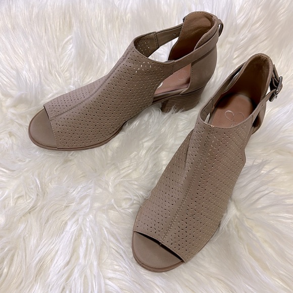 Jessica Simpson Heels - Picture 2 of 3